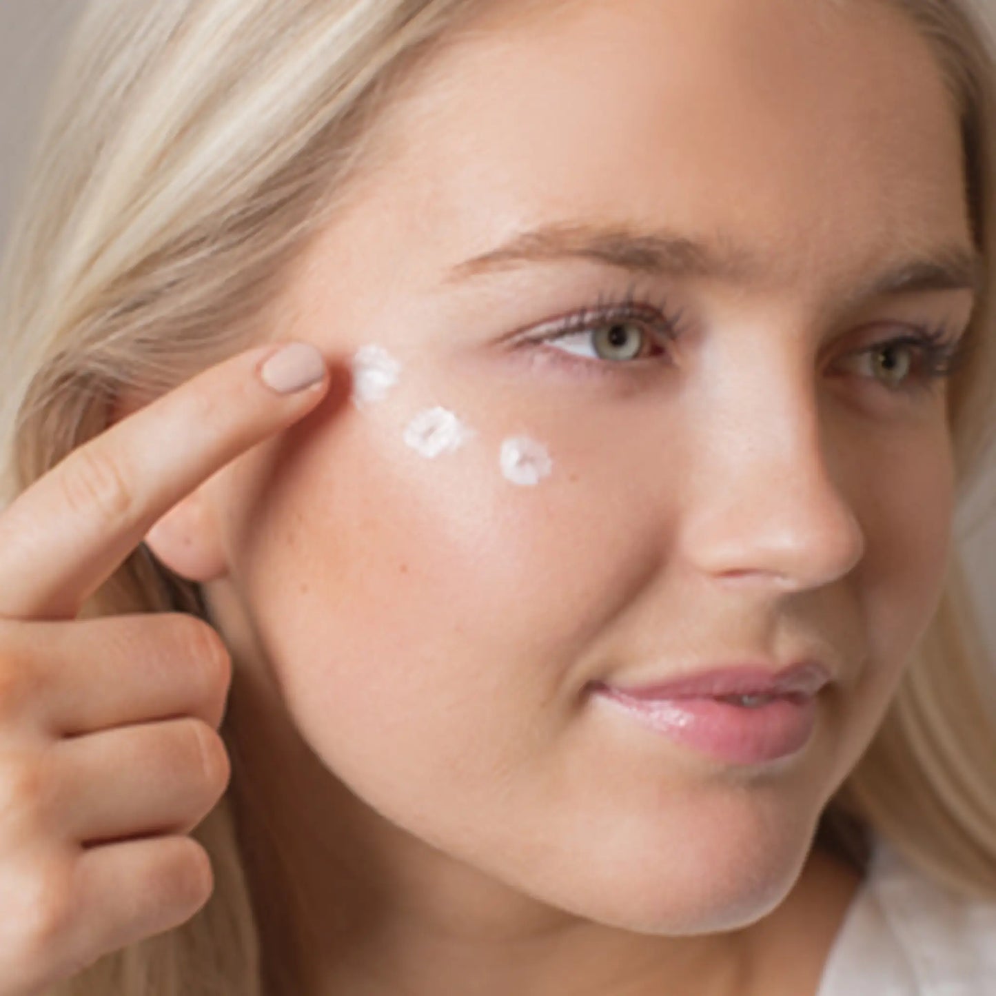 CBD Eye Cream - Hyaluronic Acid