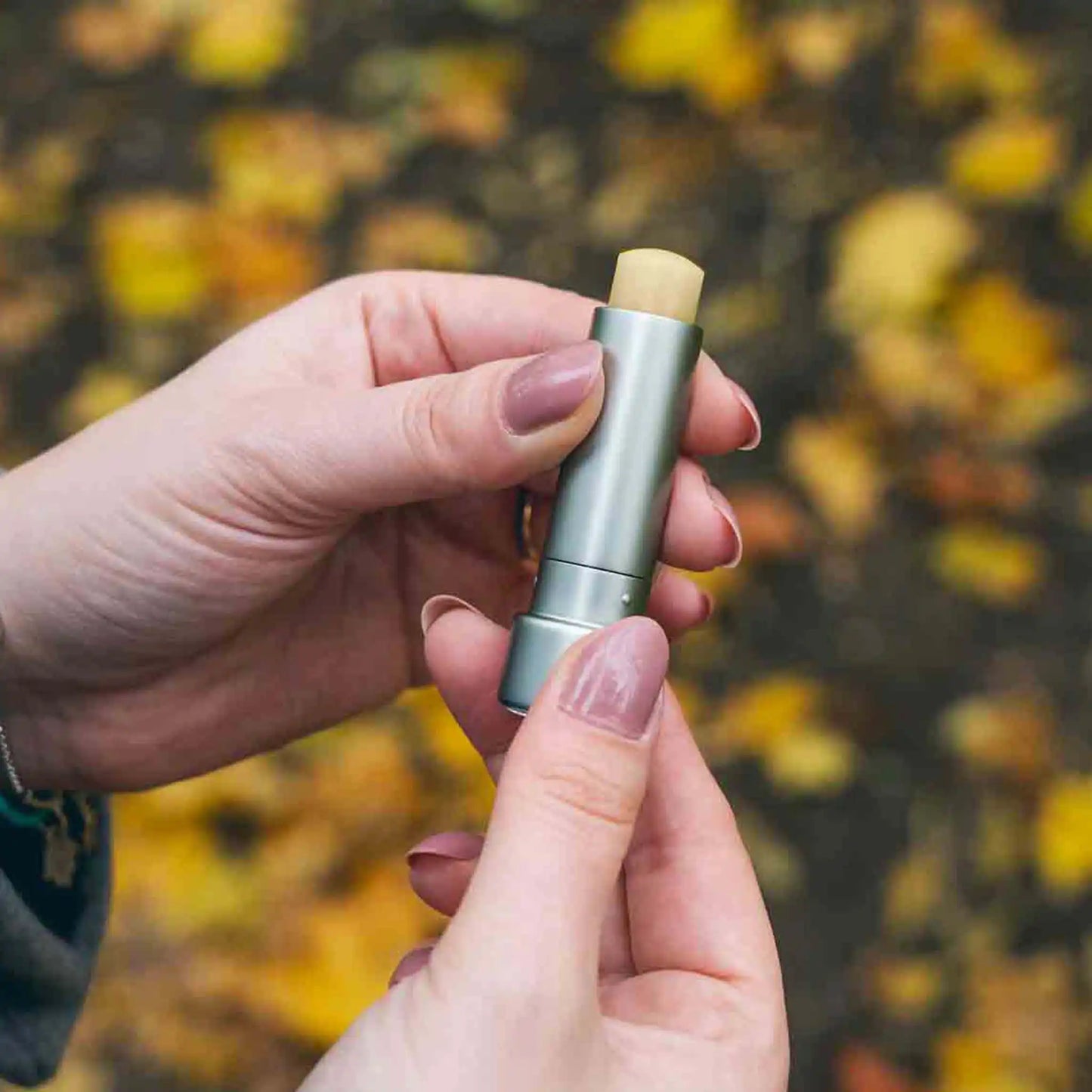 Customer opens the lip balm